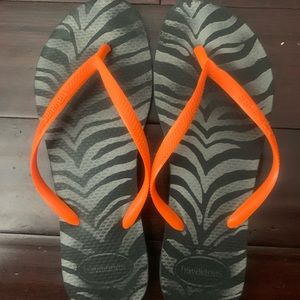 Havianas flip flops size 9